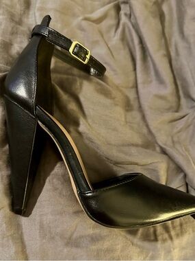 Classic Black Ankle-Strap Pointed-Toe Pumps
